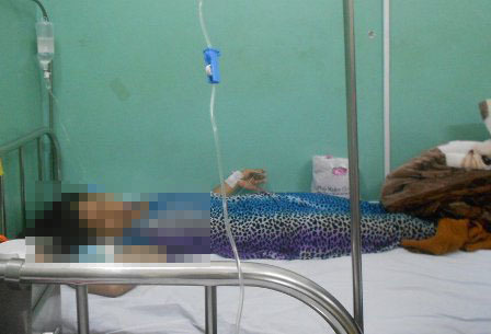 Người chồng dâm loạn dùng cây đâm vào... vợ!