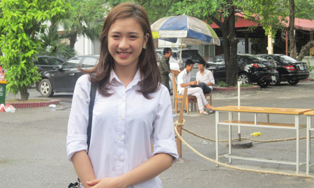 Bắt gặp hot girl tại trường thi đại học