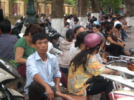 Những phụ huynh sợ con thi đỗ