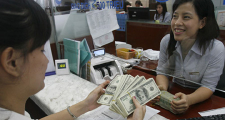 Mất tiền oan vì tham đua sóng USD