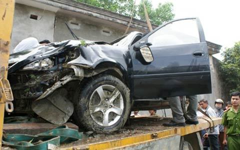 Hiện trường vụ xế hộp lao xuống ao 4 người chết