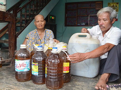 Quảng Nam: Cho lốp xe vào... ép dầu ăn