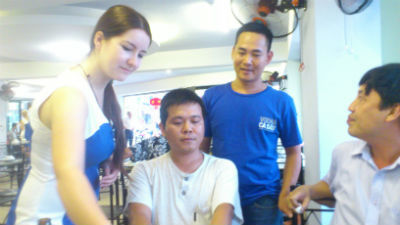 Tuyển gái Tây tiếp thị rượu, bia