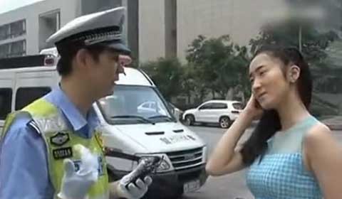 Phát hiện chồng cặp bồ nhờ Cảnh sát giao thông