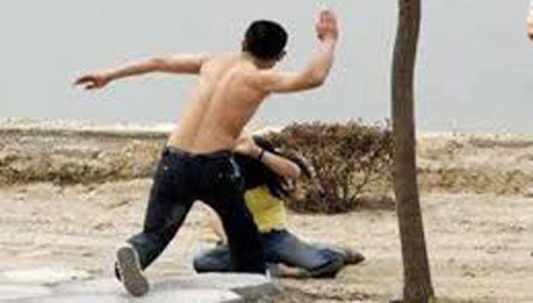 Túm tóc, đập đầu vợ cũ liên tiếp xuống đường bê tông