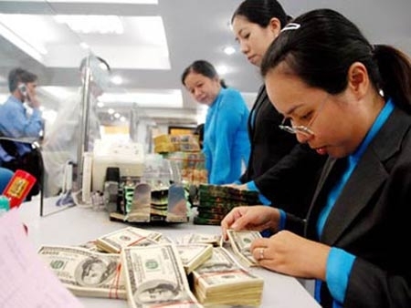 Khốn khổ vì nhân viên ngân hàng nghiệp vụ kém
