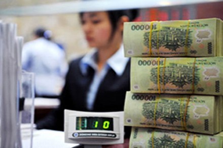 Nhân viên yếu kém, ngân hàng hành hạ khách hàng