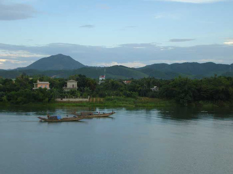 Lật thuyền, 3 mẹ con chết thảm