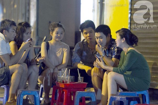 Những khu chợ cafe vỉa hè nổi tiếng nhất Hà Nội