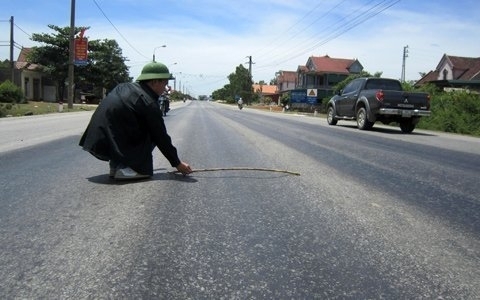 Mổ xẻ nguyên nhân quốc lộ đầy 'ổ trâu'