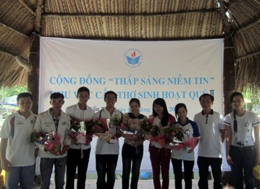 Quỹ “Thắp sáng niềm tin” xét cấp học bổng năm 2013