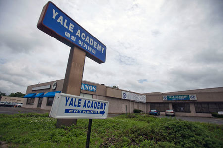 Cuộc chiến giữ thương hiệu các đại học lớn