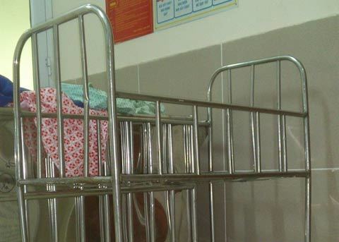 Hà Nội: Điều dưỡng trượt chân làm ngã 5 trẻ sơ sinh