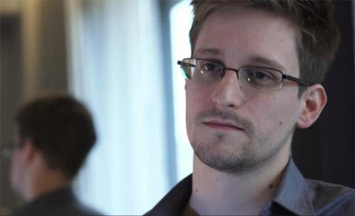Snowden chính thức xin tị nạn tại Nga