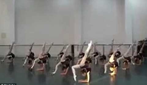 Xem múa ballet như tập quân sự ở Trung Quốc