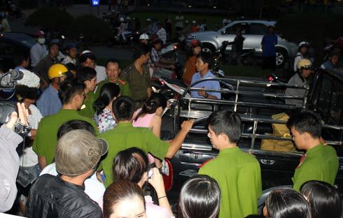 Cảnh sát giúp bé gái 'mất tích' hơn 1 ngày về nhà