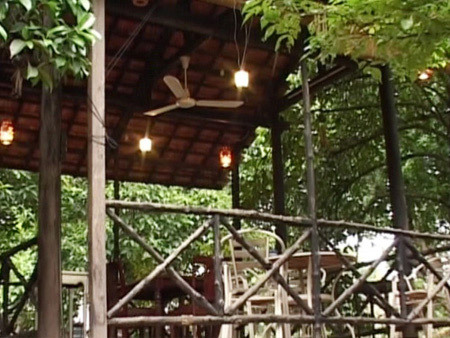 Thăm lâu đài của người đẹp  Việt Trinh