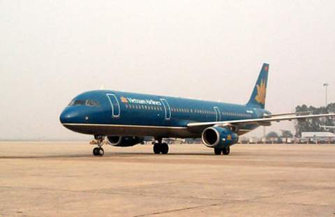 Máy bay Vietnam Airlines hạ cánh khẩn cấp vì cảnh báo nhiệt độ cao