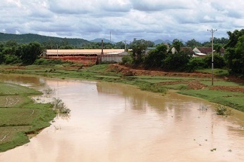 Cụ ông 92 tuổi bơi sông cứu người kể lại