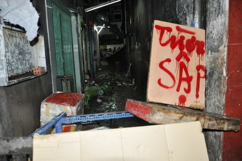 Cứu cụ già trong ngôi nhà 2 tầng bốc cháy