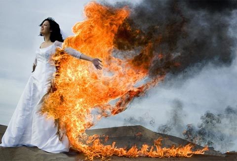 Cô dâu mạo hiểm để có ảnh cưới 'độc'