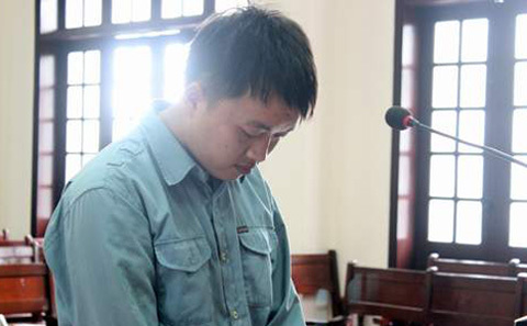 Thượng sĩ công an “dâm ô trẻ em” nhận 30 tháng tù