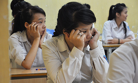 Bộ Giáo dục giải thích chuyện 'tốt nghiệp cao, cắt thi đua'