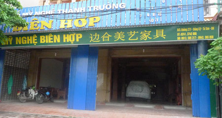 Đã dẹp nhưng chưa hết biển hiệu tiếng Trung