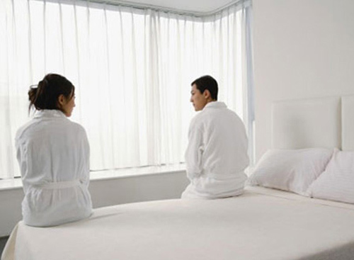 Chồng cặp bồ nhí vì vợ lười... tắm
