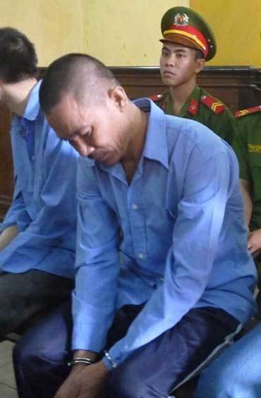 Giết vợ rồi uống 100 viên thuốc tự tử