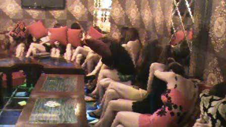 “Động” karaoke ôm chuyên phục vụ Việt kiều, đại gia