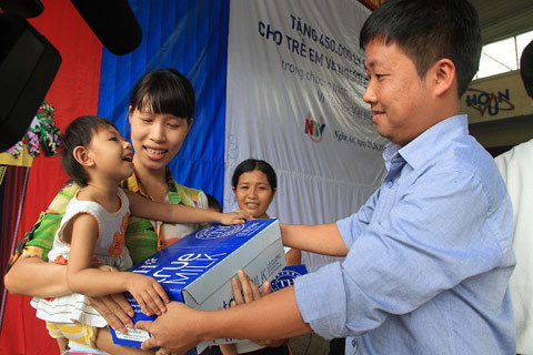 Trao tiếp 450.000 ly sữa sạch tại Nghệ An