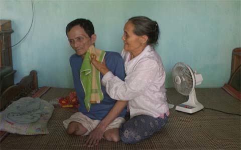 Hoàn cảnh bi thương của hai vợ chồng cựu chiến binh