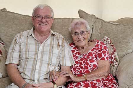 Cụ bà trăm tuổi sống khỏe nhờ lấy chồng trẻ