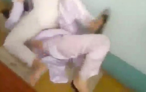 Nữ sinh mặc áo dài 