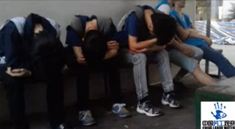 Công nhân lắp ráp iPhone sống khổ cỡ nào?