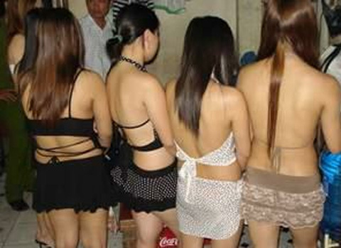 Mẹ bàng hoàng nhận con trong nhóm gái mại dâm
