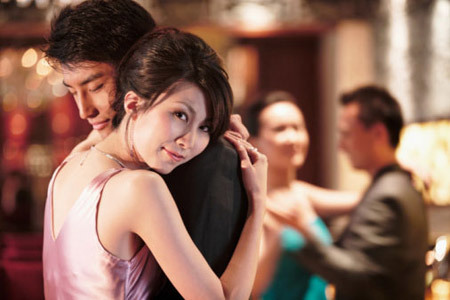 Mẹ là người đàn bà hư, con gái sợ theo vết xe đổ.