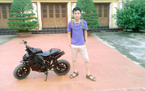 Nam sinh Nam Định tự chế xe mô tô