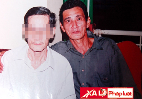 Mang phim đồi trụy đến 'chiêu đãi' rồi hại con gái bạn nhậu