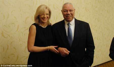 Cựu Ngoại trưởng Colin Powell bị lộ 