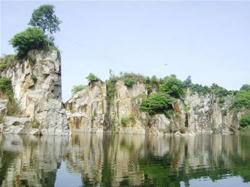 Hòn Vọng Thê lẻ loi giữa tứ giác Long Xuyên