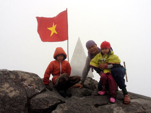 Hành trình leo Fansipan của “phượt nhí” 5 tuổi