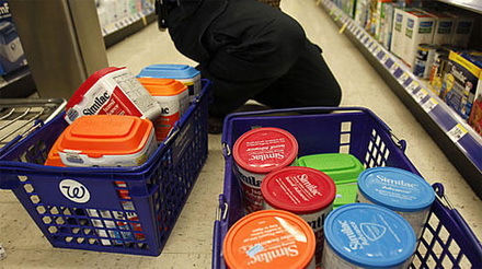 Thu hồi sữa Similac có nguy cơ nhiễm độc