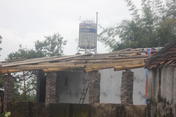 Lũ cuốn trôi xe tải, 2 người chết