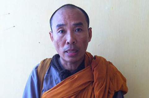 Tạm giữ sư giả túi rủng rỉnh hàng chục triệu đồng