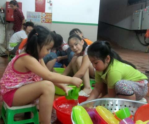 Độc đáo lớp dạy trẻ mẫu giáo nấu ăn ở Hà Nội