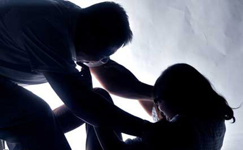 Nữ sinh lớp 10 bị cảnh sát khu vực hiếp dâm