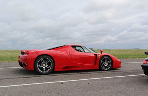 Tắc đường vì 200 siêu xe quy tụ