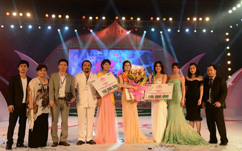 Lùm xùm quanh Miss ITgo: Trống đánh xuôi, kèn thổi ngược